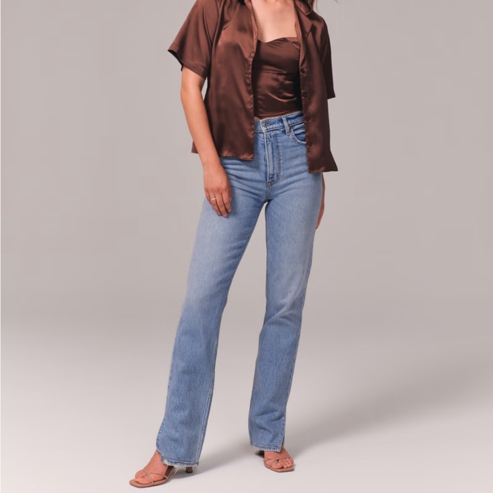 NWT Abercrombie Ultra High Rise 90s Straight Leg Jeans Light Blue Split Hem